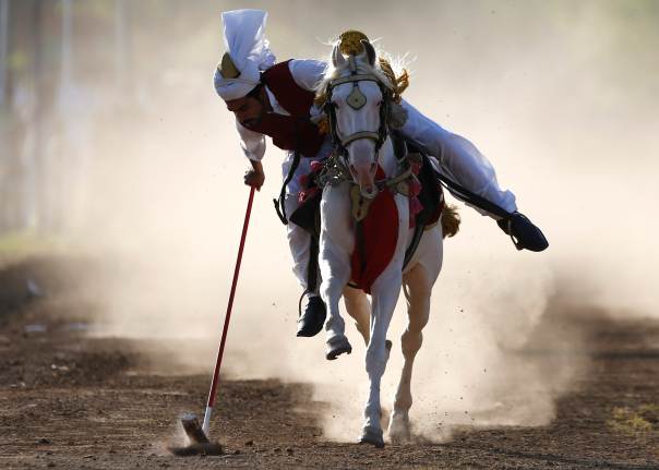 pakistanis seek world record in ancient sport of tent pegging