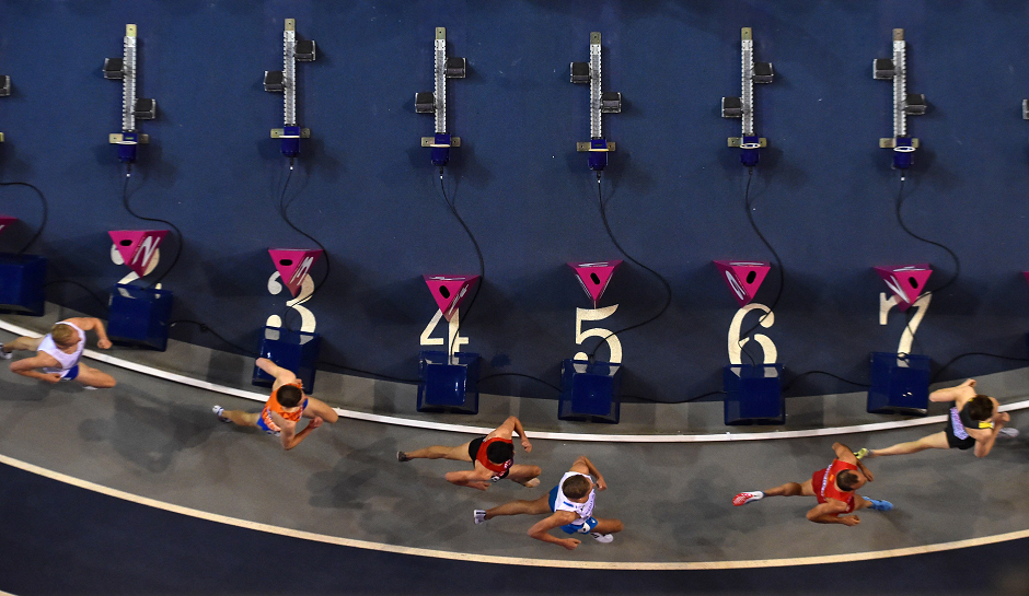 Overhead view of the field competing in the mens 3000m event at the 2019 European Athletics Indoor Championships in Glasgow on March 1, 2019. PHOTO: AFP
