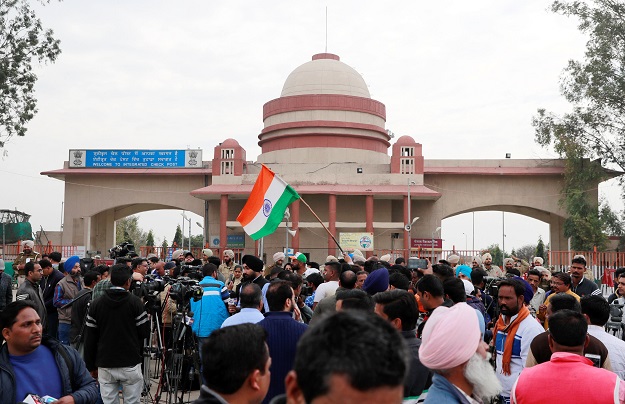 People and media gather before the arrival of captured Indian Air Force pilot near Wagah border, on the outskirts of the northern city of Amritsar, India, March 1, 2019. PHOTO: REUTERS