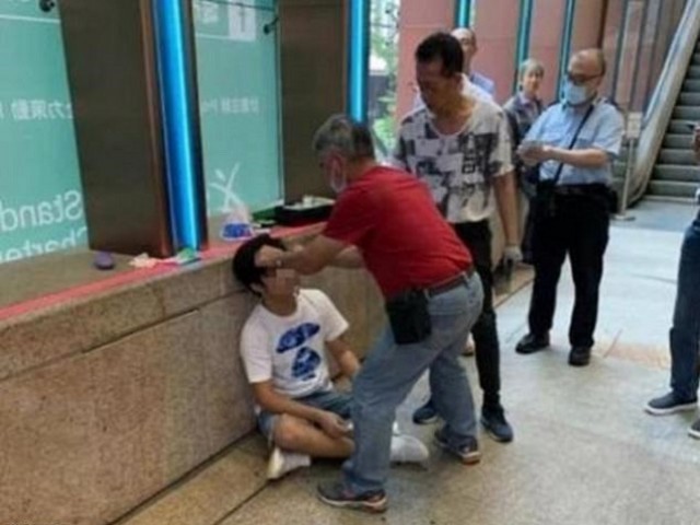   The victim screams spoilers at fans lining up in front of Hong Kong cinema. PHOTO COURTESY: ONLINE MAIL 