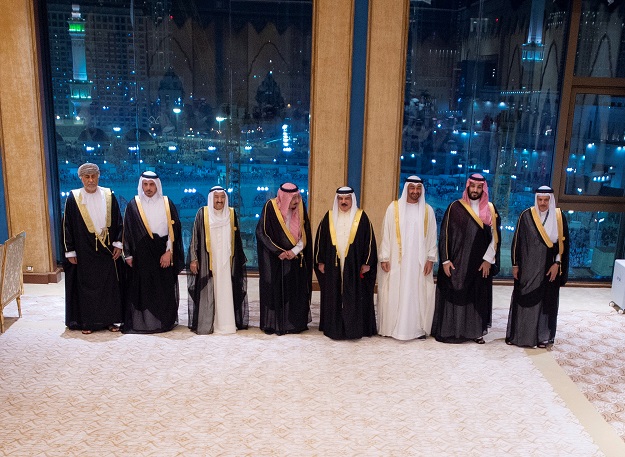 arab leaders pose for a photo during the gulf cooperation council gcc summit in mecca saudi arabia photo reuters