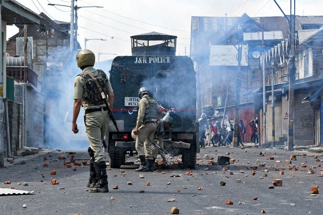 indian forces face protestors during a protest in occupied kashmir 039 s srinagar on may 31 2019 photo afp