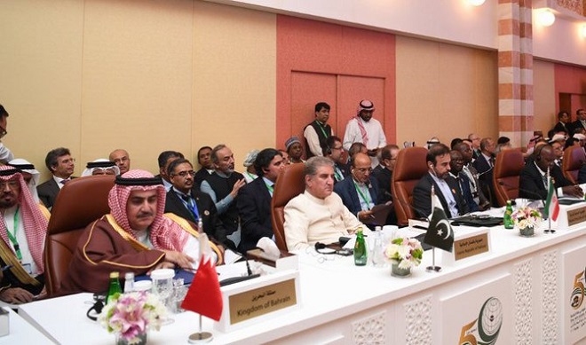 foreign minister shah mehmood qureshi second left on the eve of the islamic summit conference in makkah photo spa