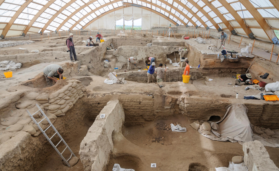 Researchers excavate the ruins of Catalhoyuk, a prehistoric settlement located in south-central Turkey that was inhabited from about 9,100 to 7,950 years ago. Photo: Reuters