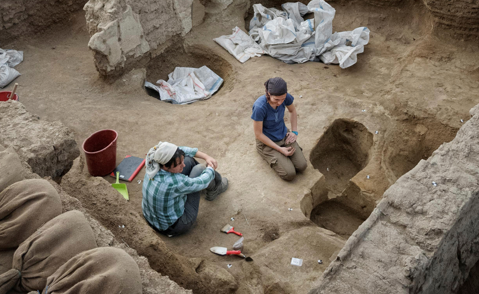 A researcher excavates the ruins of Catalhoyuk, a prehistoric settlement located in south-central Turkey that was inhabited from about 9,100 to 7,950 years ago. Photo: Reuters