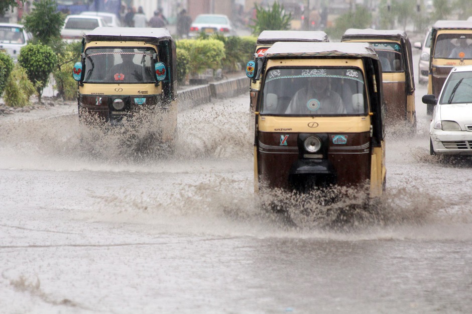 Motorists face trouble due to accumulated water during the heavy monsoon rains in the provincial capital. PHOTO: APP