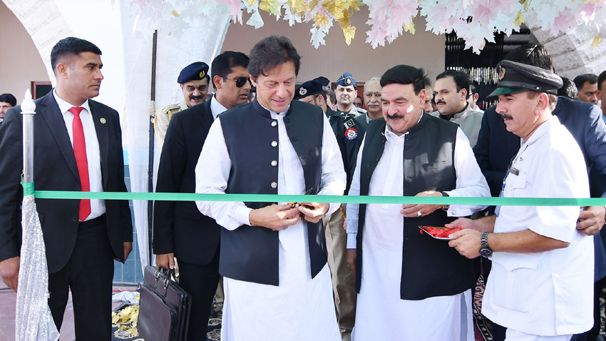 prime minister imran khan with railways minister sheikh rashid while inaugurating rawalpindi karachi bound sir syed express train service photo pid