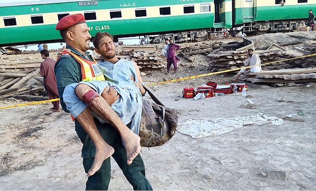at least 21 dead over 100 injured in sadiqabad train accident