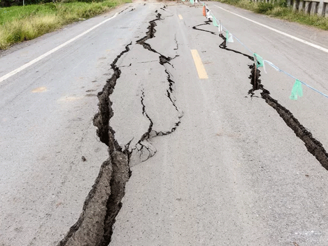 quake off indonesia s bali causes minor damage sparks panic