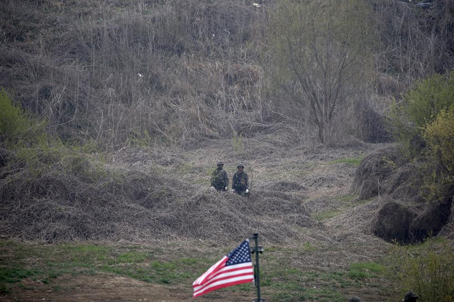 south korean army soldiers stand guard during a us south korea joint river crossing exercise near the demilitarized zone separating the two koreas in yeoncheon south korea april 8 2016 photo reuters