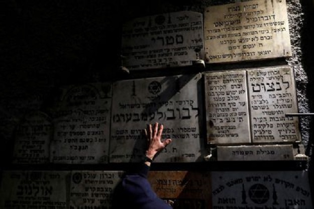 buried treasure poses holocaust puzzle for hungary museum
