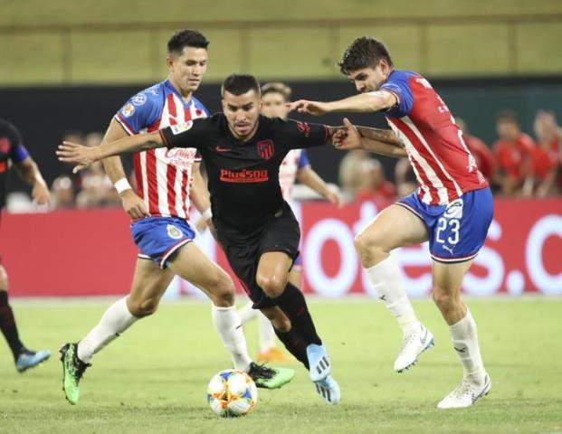 marcos llorente making his second appearance for los colchoneros was shown a red card in the 24th minute when he yanked the jersey of alexis vega when the forward was in a strong goal scoring position photo reuters