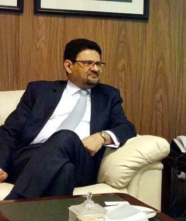 miftah ismail granted interim bail till august 1 in lng case