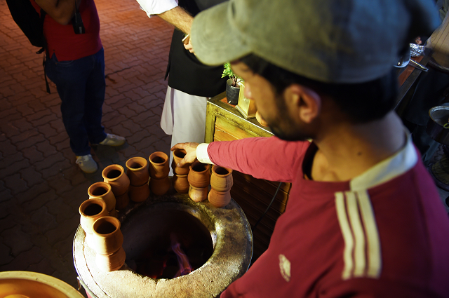 smoky tea baked in clay tandoori chai heats up pakistan