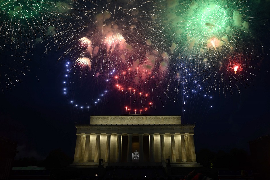 Fireworks explode over the Lincoln Memorial during the Fourth of July celebrations in Washington. PHOTO:AFP