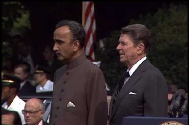 PM Muhammad Khan Junejo meeting Reagan.