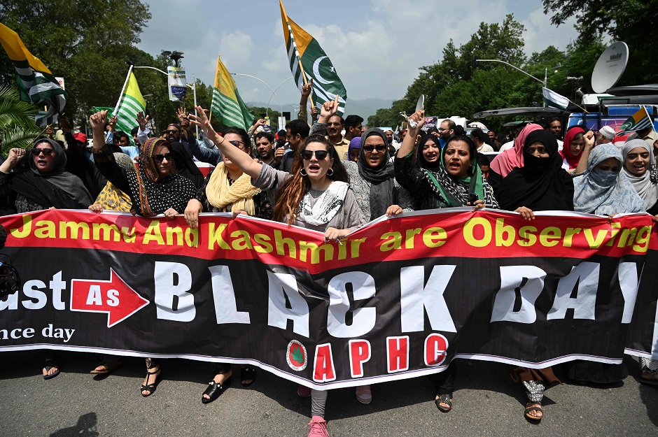 Protesters of the All Parties Hurriyat Conference (APHC) shout anti-Indian slogans near the Indian High Commission during a protest rally in Islamabad. PHOTO: AFP