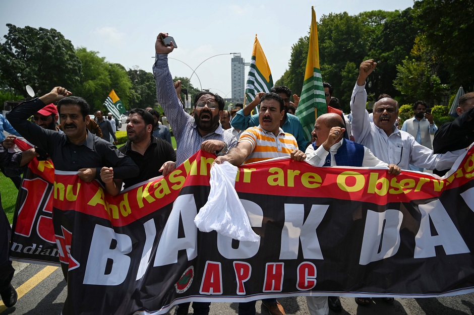 Protesters of the All Parties Hurriyat Conference (APHC) shout anti-Indian slogans near the Indian High Commission during a protest rally in Islamabad. PHOTO: AFP