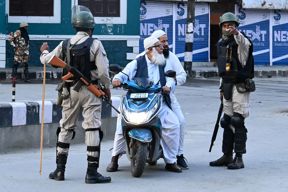 Security personnel stop Muslims for questioning during a lockdown in Srinagar on August 12, 2019. PHOTO: AFP