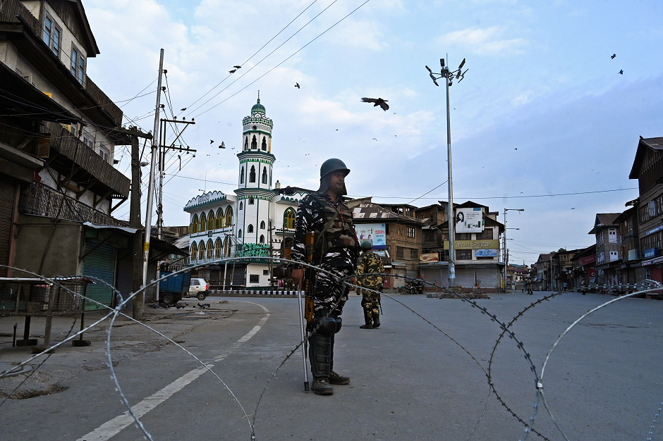 Security personnel stand guard on a street during a lockdown in Srinagar on August 12, 2019. PHOTO: AFP