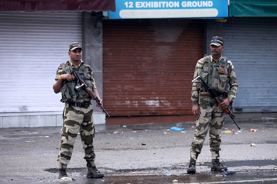 Security personnel stand guard on a street in Jammu on August 5, 2019. (Photo by Rakesh BAKSHI / AFP)