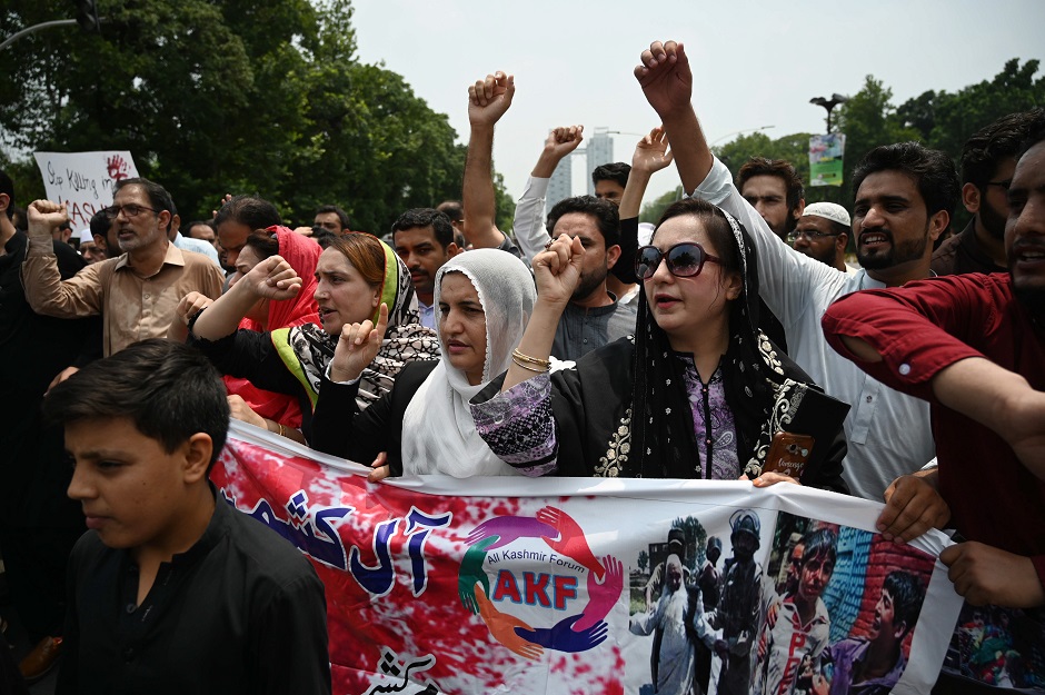 Pakistani Kashmiri shout anti-Indian slogans during a protest at the diplomatic enclave in Islamabad on August 5, 2019 as they denounce the ongoing unrest situation in Indian administered Kashmir. (Photo; AAMIR QURESHI / AFP)