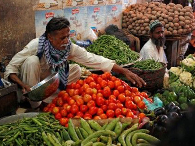 Men sell vegetables at their makeshift stalls at the Empress Market in Karachi, Pakistan April 2, 2018. PHOTO: REUTERS