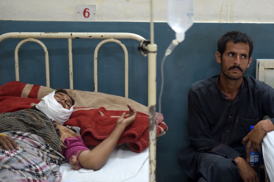 njured Pakistani earthquake victims are treated at a hospital in Mirpur. PHOTO: AFP 