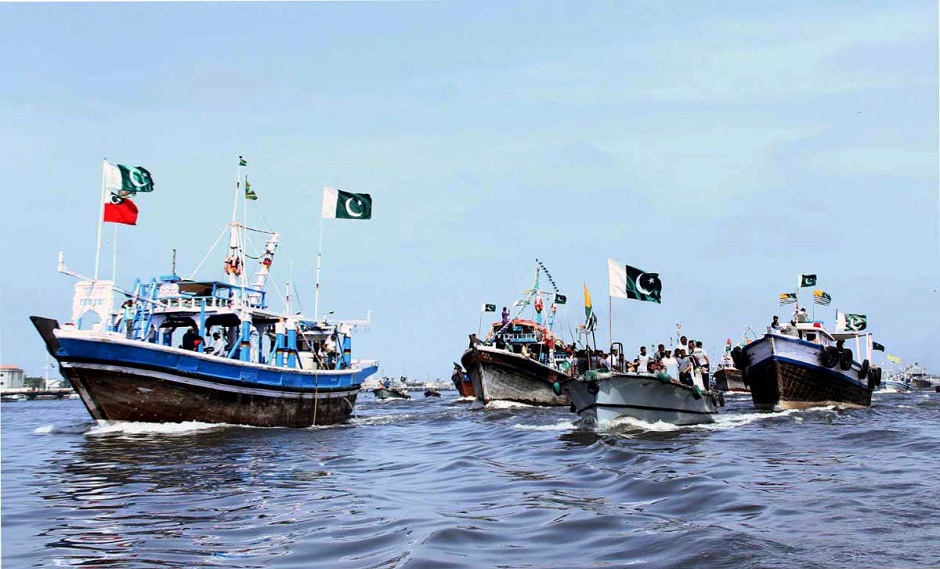 Boat rally organised by Pakistan Navy at Karachi Harbour on Defence Day. PHOTO: APP
