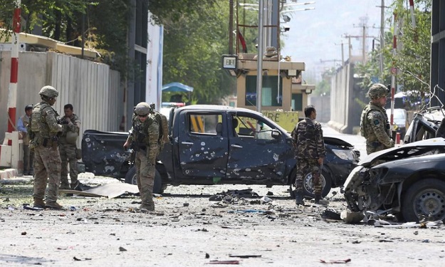 Foreign troops with NATO-led Resolute Support Mission investigate at the site of a suicide attack in Kabul, Afghanistan September 5, 2019. PHOTO: REUTERS.