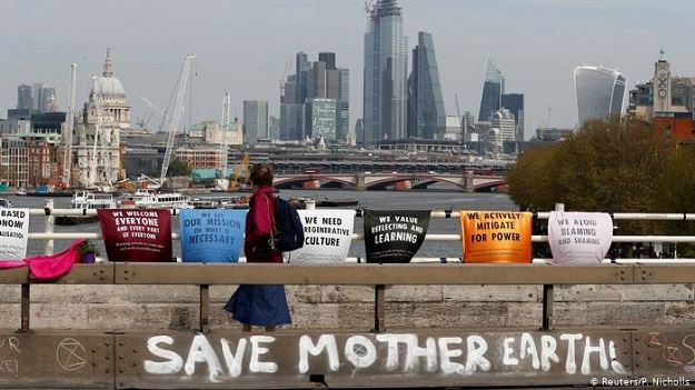 Beginning April 15, protesters with Extinction Rebellion took to the streets of London and other cities to demand governments declare a climate and ecological emergency. They occupied key spots in the city, calling on those in charge to reduce greenhouse gas emissions to zero by 2025, halt biodiversity loss and set up citizens' assemblies on climate and ecological justice. (Photo: Reuters)