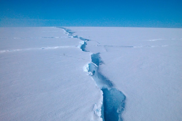 An Australian Antarctic Division image shows a âloose toothâ on the Amery Ice Shelf in eastern Antarctica. PHOTO : AFP