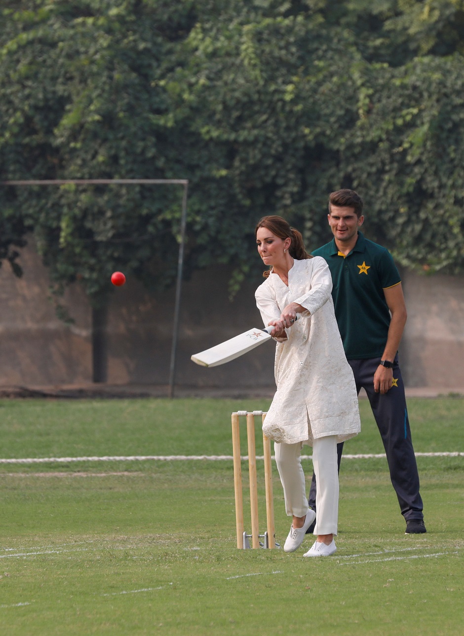 Kate plays a shot during her visit at the National Cricket Academy. (Photo: Reuters)