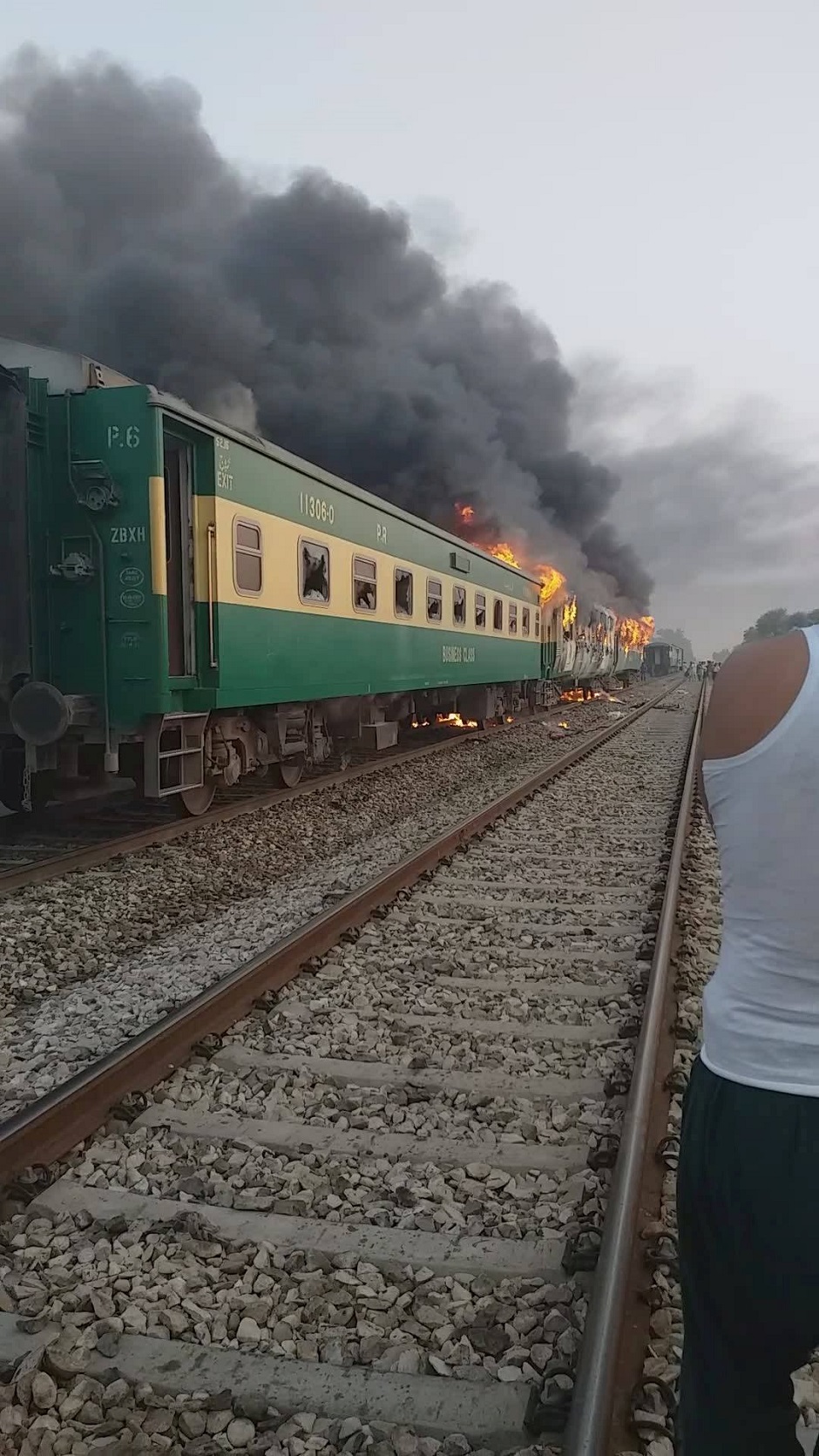 Tezgam train burns after a gas canister passengers were using to cook breakfast exploded (Photo: Reuters)