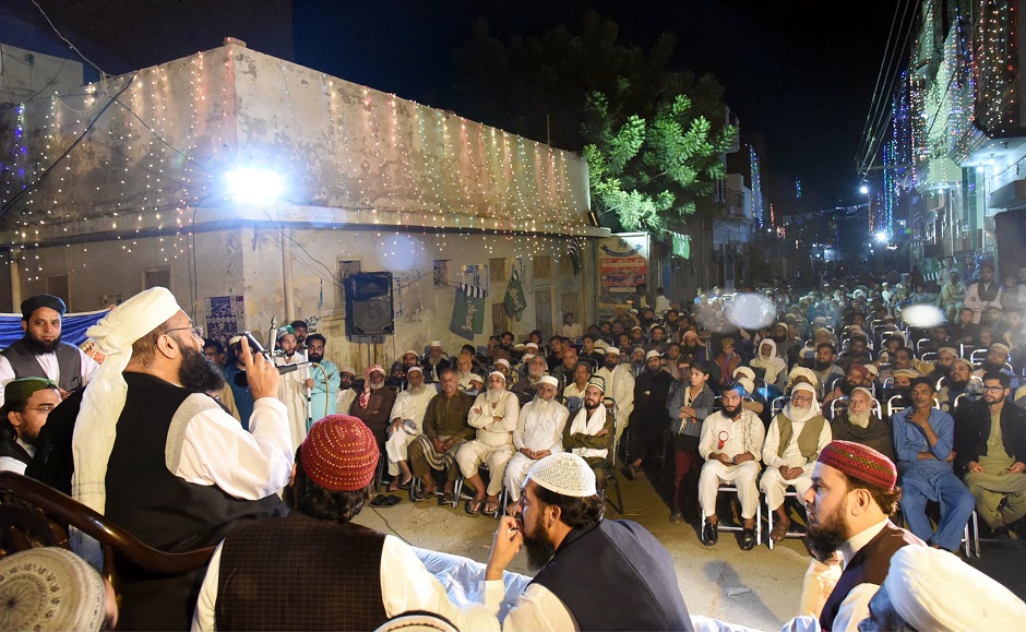 Pakistan Ulema Council (PUC) Chairman Hafiz Tahir Ashrafi addressing during Seerat-un-Nabi Conference at Shadab Colony, Faisalabad. PHOTO: ONLINE