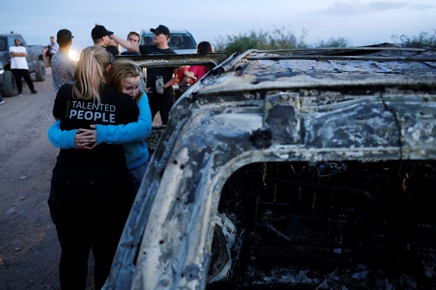  Relatives of slain members of Mexican-American families belonging to Mormon communities react next to the burnt wreckage of a vehicle where some of their relatives died. PHOTO: Reuters