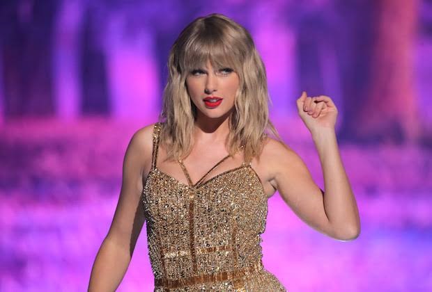 Taylor Swift Slams Toxic Male Privilege During Woman Of The