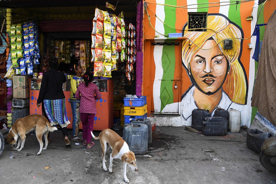  Local residents shop from a store next to a home adorned with a mural painted by artists from 'Delhi Street Art' group at the Raghubir Nagar slum. PHOTO: AFP
