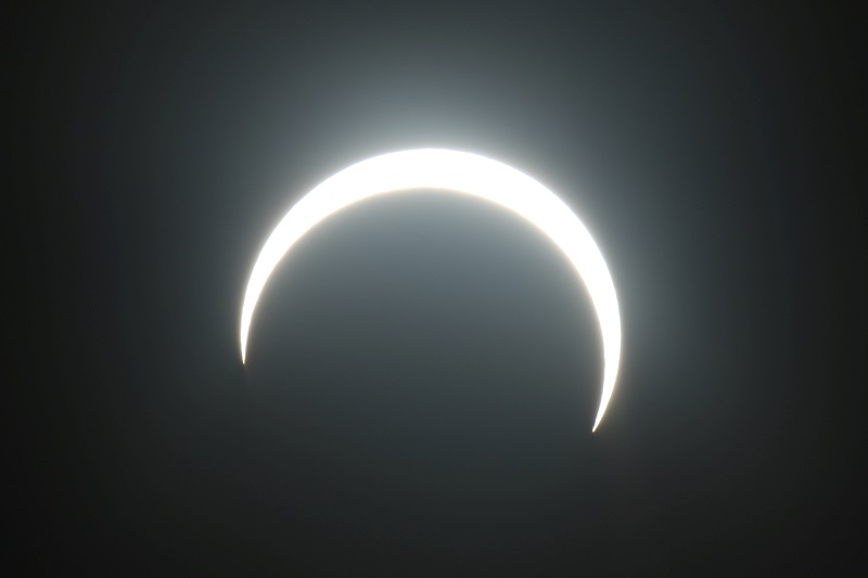  The moon passes between the sun and the earth during an annular solar eclipse in Madinat Zayed in the Al Dhafra region of Abu Dhabi, United Arab Emirates. PHOTO: REUTERS