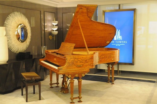 The Cole Porter Piano is displayed after restoration in a showroom of Waldorf Astoria in New York, the United States. PHOTO: Xinhua