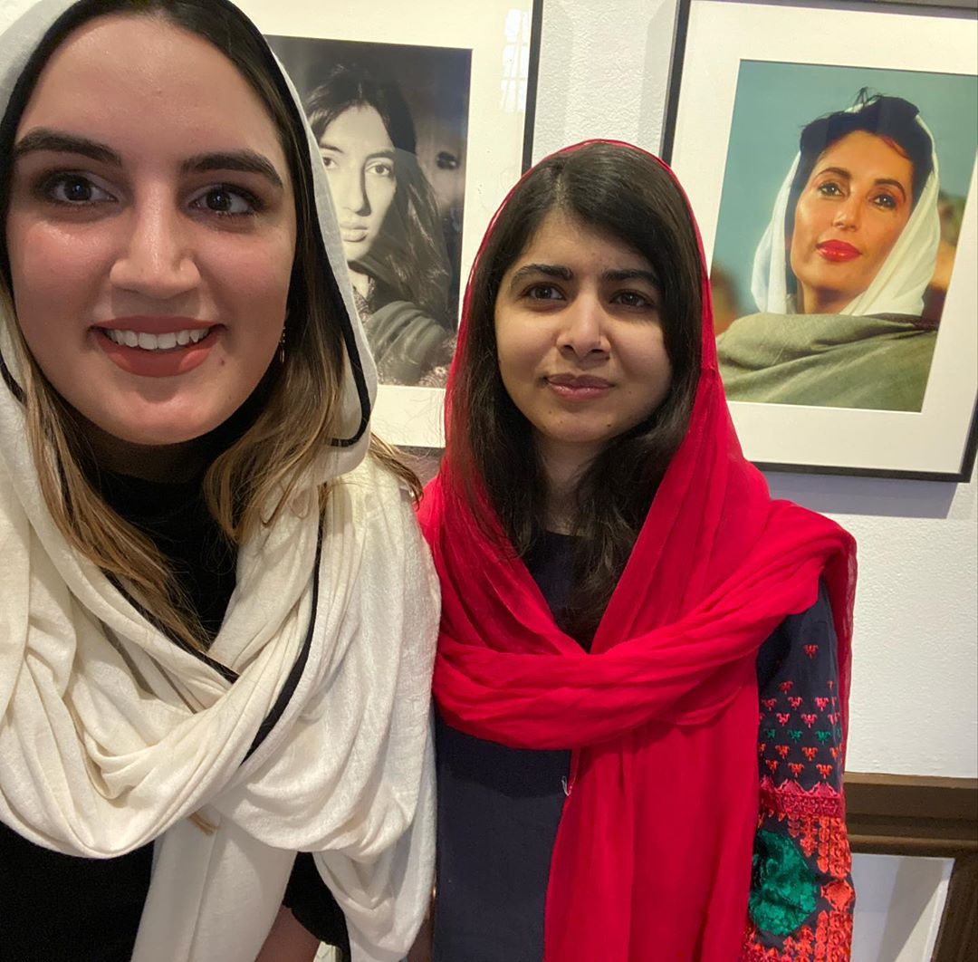 bakhtawar bhutto poses for a picture with malala yousafzai