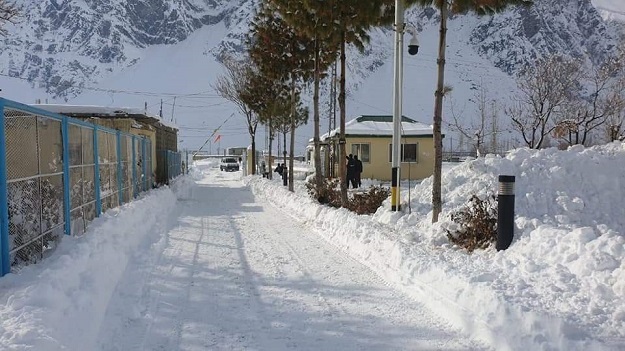 Skardu Airport is inundated in snow as air travel has ceased in the area.PHOTO:EXPRESS