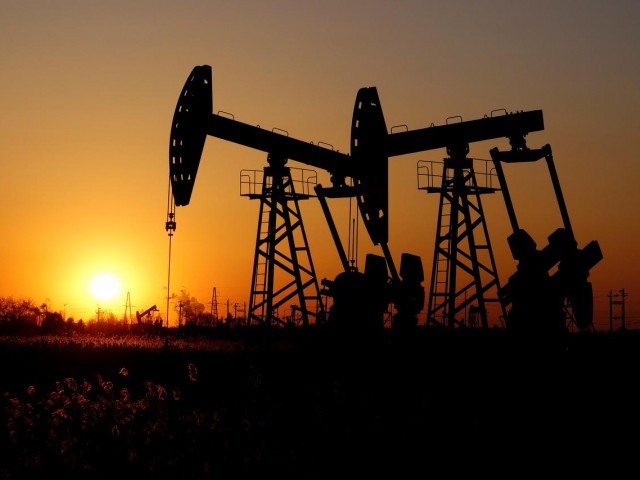 Pakistan fails to benefit from oil price crash | The Express Tribune