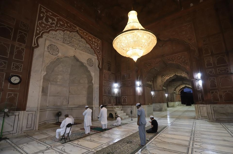 Caretakers of the Jama Masjid mosque perform evening prayer on the first day of Muslim holy fasting month of Ramadan during a nationwide lockdown to slow the spreading of the coronavirus disease (COVID-19) in Delhi, India on April 25, 2020. PHOTO: ANADOLU AGENCY