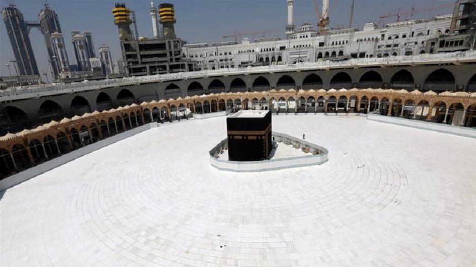Saudi Arabia suspends entry for pilgrims over coronavirus