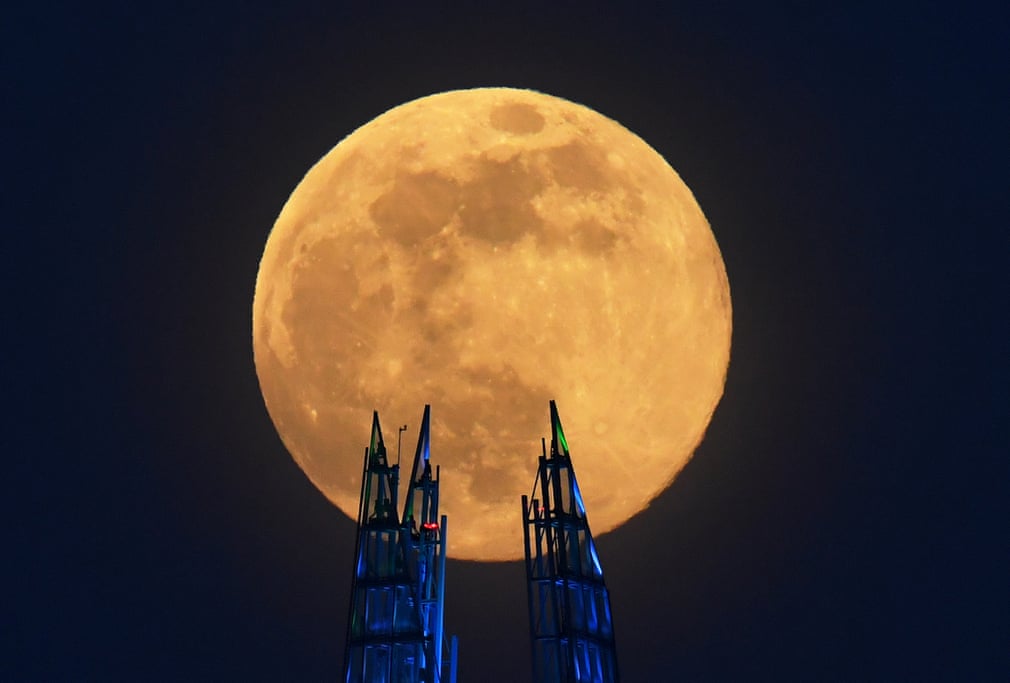 Supermoon in London. PHOTO: REUTERS