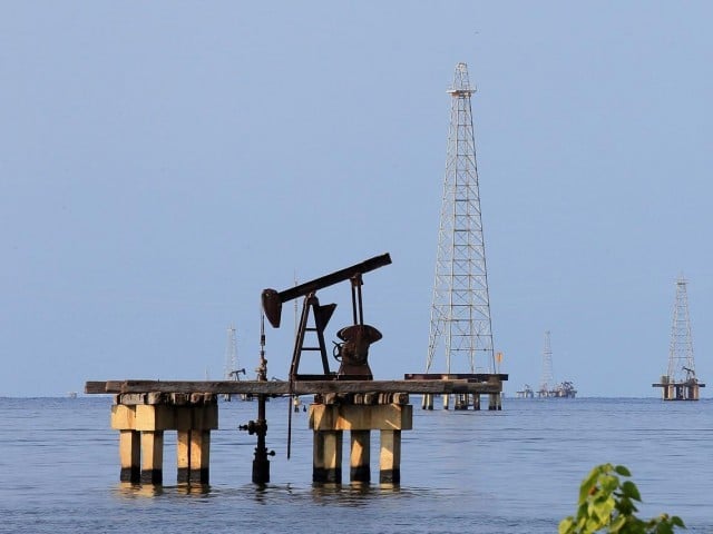Oil prices gains on crude supply cut hopes, ease of lockdowns restrictions