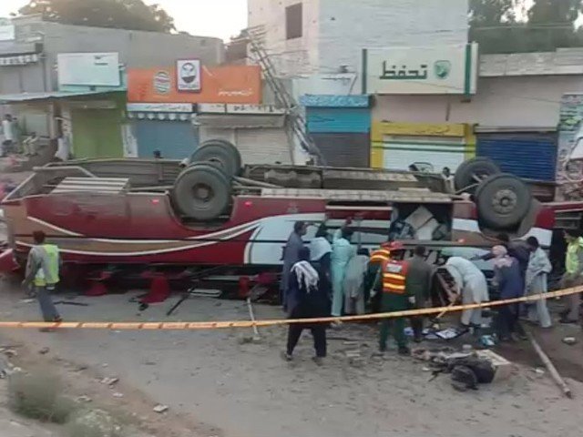 six killed 30 injured as bus overturns in khanewal