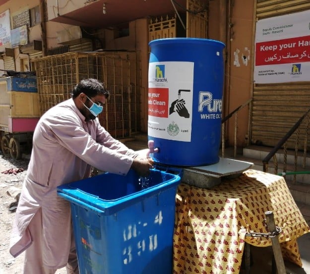 More than 50 football clubs of Lyari, as well as members of the locality's community centres, have joined hands with the district administration in the fight against the coronavirus. PHOTO: EXPRESS